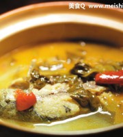 家常泡菜鲫鱼汤