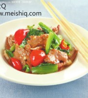 泡椒牛肉炒芥菜：夏日清热去火