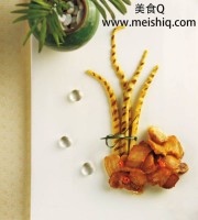 好吃不油腻香煎五花肉配烤笋