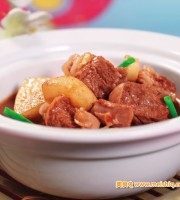 温暖寒冬的红焖羊肉煲做法