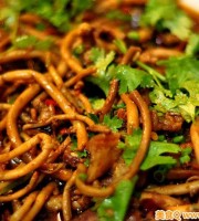 无敌下饭菜茶树菇烧五花肉