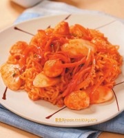 韩式泡菜拉面炒年糕做法