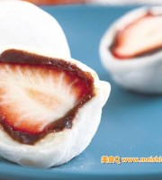 Q劲十足的草莓豆沙麻薯