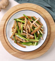 蒜苔配上豆腐干素菜也下酒哦