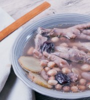 妇女产后恢复之鸡脚花生汤