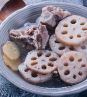 汤汁鲜美，藕香软糯