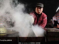 舌尖上的"年味" ：东北农民工的春节大餐