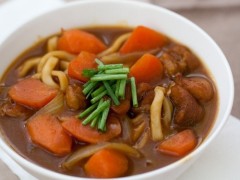 快手、暖胃还营养的鸡肉咖喱粗面