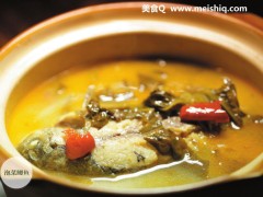 家常泡菜鲫鱼汤