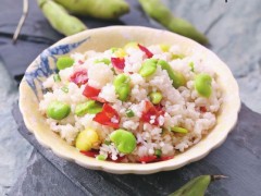 培根蚕豆炒米饭