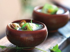 营养又鲜美蛤蜊藕片海藻汤