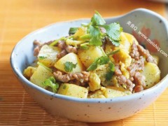 鸡蛋薯仔炒牛肉的做法