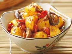 入口即化的小土豆焖小香菇