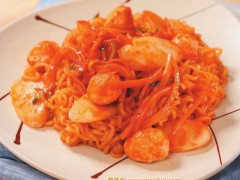 韩式泡菜拉面炒年糕做法