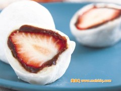 Q劲十足的草莓豆沙麻薯