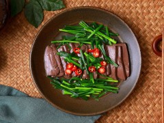 韭菜与嫩滑鸭血的组合