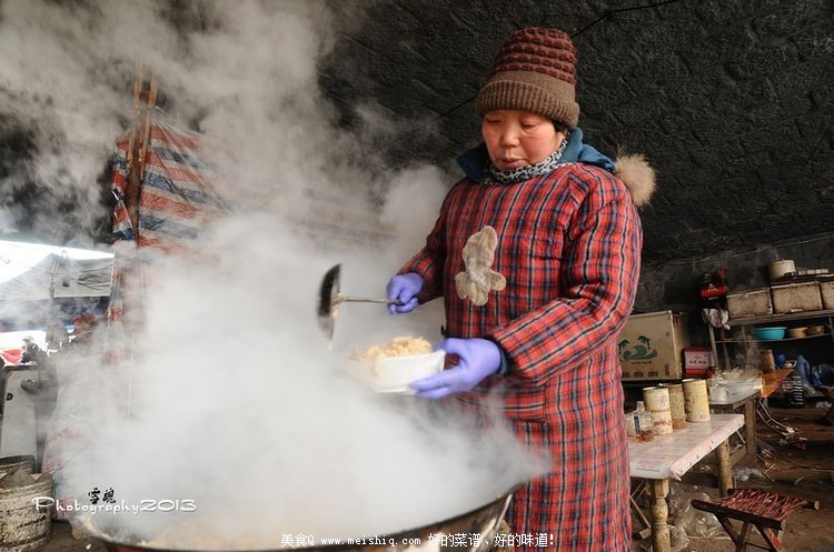 舌尖上的年味：东北农民工的春节大餐