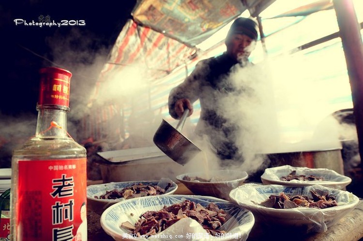 舌尖上的年味：东北农民工的春节大餐