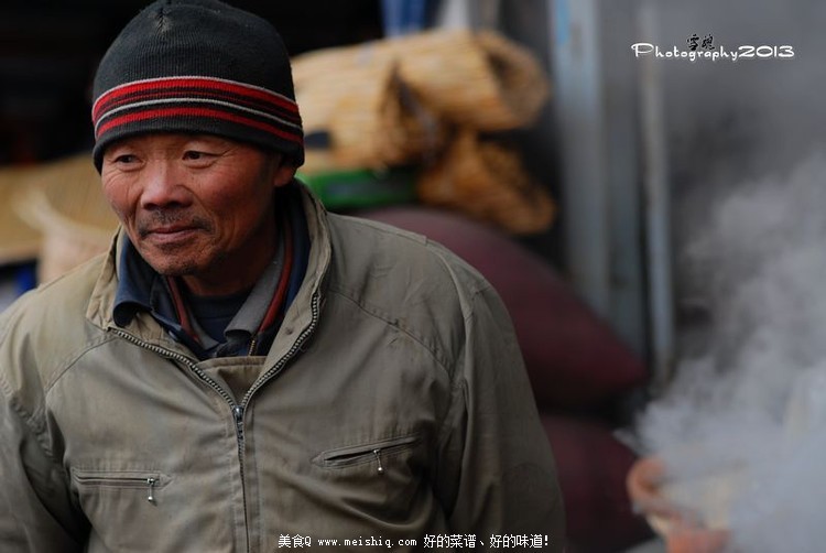 舌尖上的年味：东北农民工的春节大餐