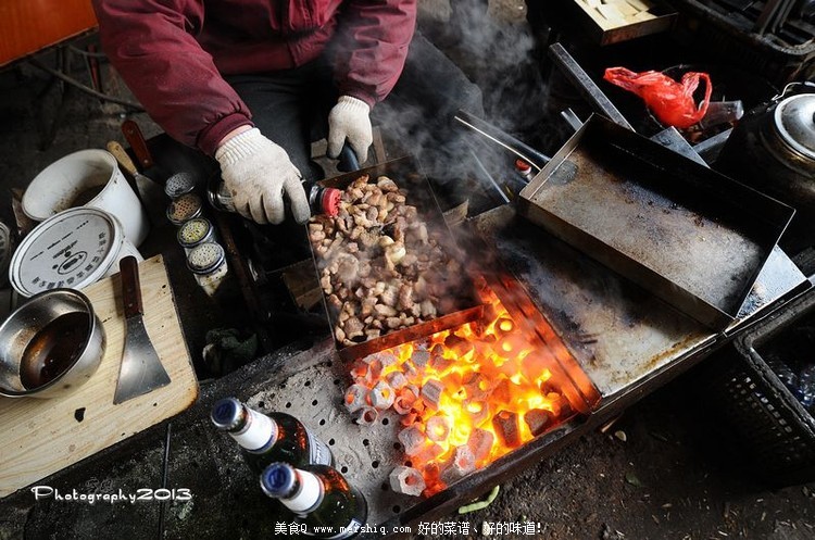 舌尖上的年味：东北农民工的春节大餐