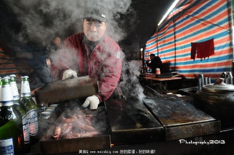 舌尖上的年味：东北农民工的春节大餐