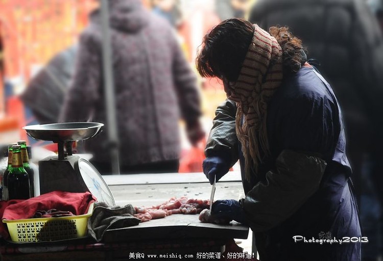 舌尖上的年味：东北农民工的春节大餐