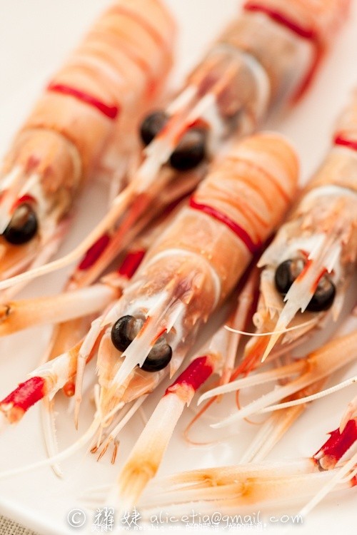 迎春尝鲜--新西兰小龙虾scampi刺身，附剥壳大法