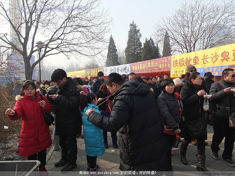 实拍:庙会变成烤串的海洋京城庙会美食系列照