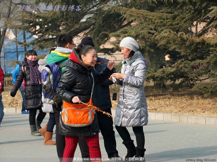 实拍:庙会变成烤串的海洋京城庙会美食系列照