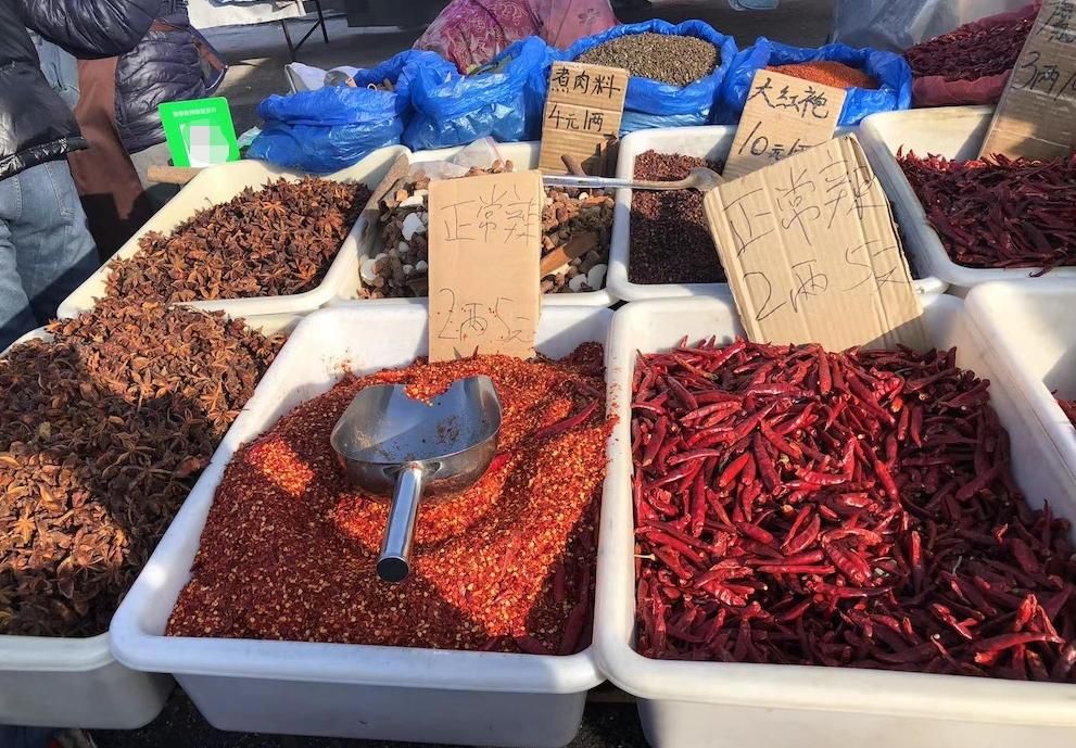 东北的年味有多浓，赶一次大集就懂了。