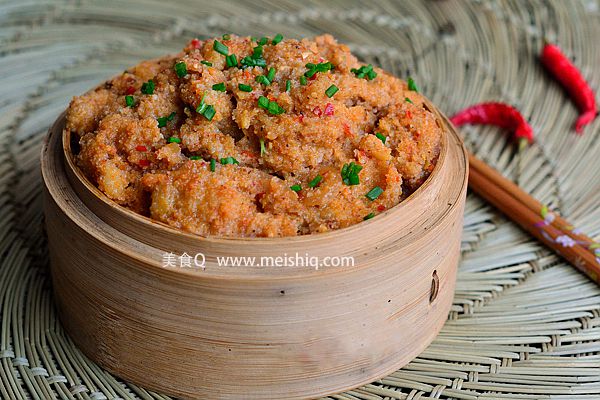 传统菜肴圆笼粉蒸肉的做法