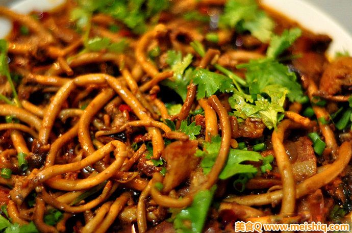 茶树菇烧五花肉