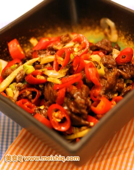 红椒小炒牛梅子肉（很辣哦）